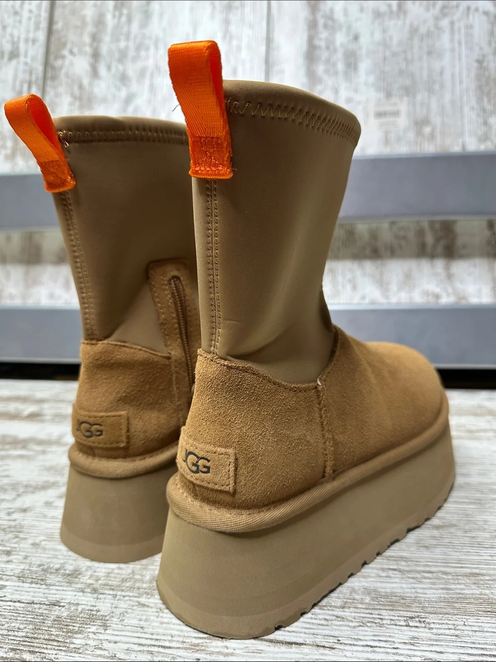 UGG UGG Classic Dipper Platform 1144031 Women's Fashion Boots Chestnut Sz 5